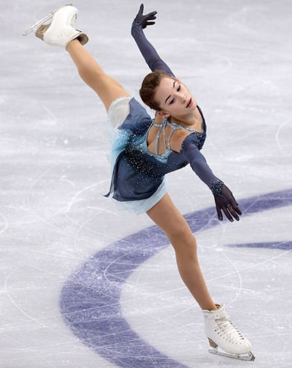 Софья Акатьева на этапе Гран-при среди юниоров в сезоне-2021/2022. Фото: Oleg Nikishin / International Skating Union / Getty Images