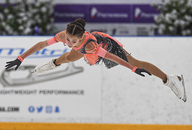 Софья Акатьева в короткой программе на этапе Кубка России в сезоне-2020/2021