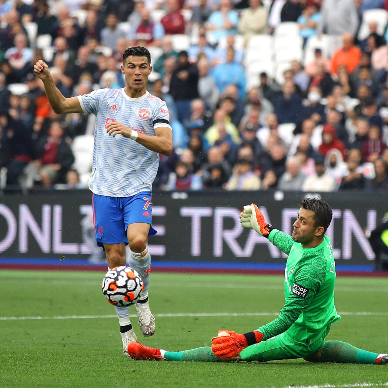 Роналду забил в третьем матче подряд после возвращения в «Манчестер  Юнайтед»: Футбол: Спорт: Lenta.ru