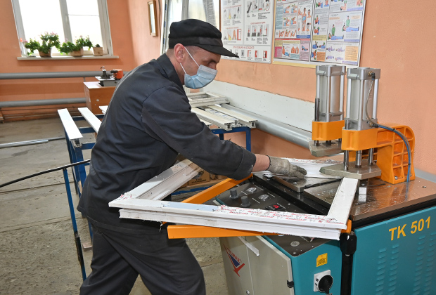 Производство пластиковых окон в одной из колоний Мордовии