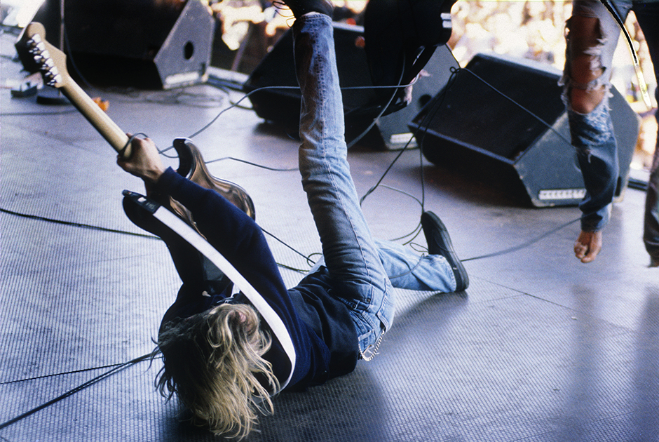 Курт Кобейн на концерте Nirvana в Бельгии, 1991 год
