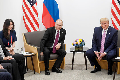 Путина уличили в намеренном выборе красивой переводчицы для встречи с Трампом