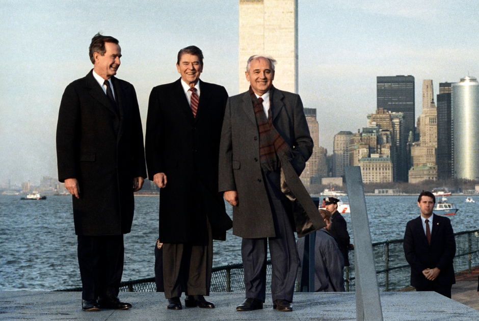 Михаил Горбачев, Рональд Рейган и Джордж Буш на острове Гавернорс-Айленд, 1998 год