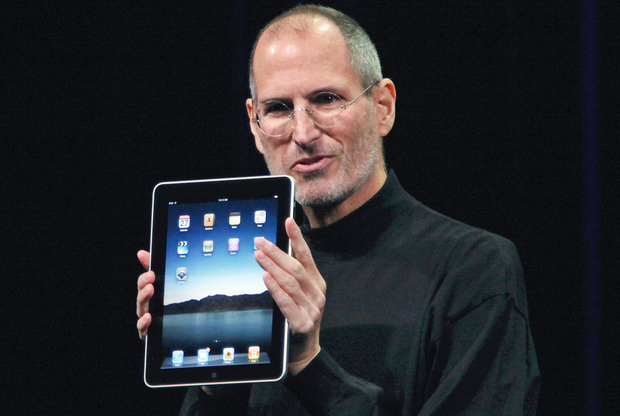 Стив Джобс представляет iPad. Фото: Kimberly White / Reuters