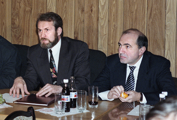 Один из лидеров непризнанной Чеченской Республики Ичкерия Ахмед Закаев и олигарх Борис Березовский