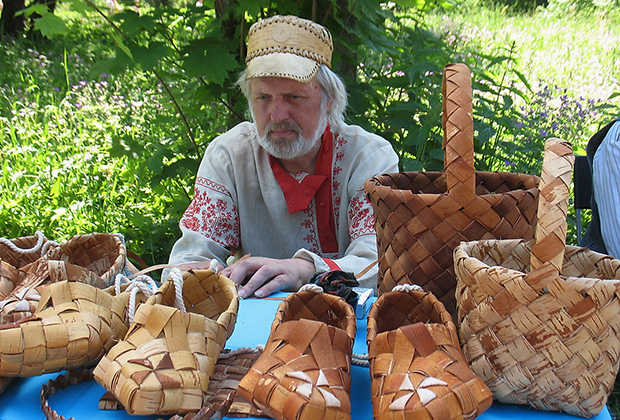 Волчья роща пушкина что это. pic 7b8ce7fccc0d8cb3e2312beb7ef13fbd. Волчья роща пушкина что это фото. Волчья роща пушкина что это-pic 7b8ce7fccc0d8cb3e2312beb7ef13fbd. картинка Волчья роща пушкина что это. картинка pic 7b8ce7fccc0d8cb3e2312beb7ef13fbd. Верхневолжье славится своей тихой, пастельной красотой. Медленные спокойные реки с глубокими омутами, в которых таятся столетние сомы и серебрится под луной коварная русалка, широкие поля, чистые березовые рощи, грибные и ягодные леса, заповедные болота с лукавыми кикиморами, а среди этого сказочного приволья — сонные городки и живописные деревни с садами, огородами и древними каменными церквями. В 2021 году тверское село Берново, расположенное на полпути между старинными Торжком и Старицей, было избрано в числе самых красивых деревень России. Село, бесспорно, красивое, с богатой историей, но на столь почетный выбор в первую очередь повлияли великолепный парк и старинная усадьба, где вот уже полвека открыт музей Александра Сергеевича Пушкина. О родном селе «Ленте.ру» рассказала заведующая музеем, поэт Валентина Громова.