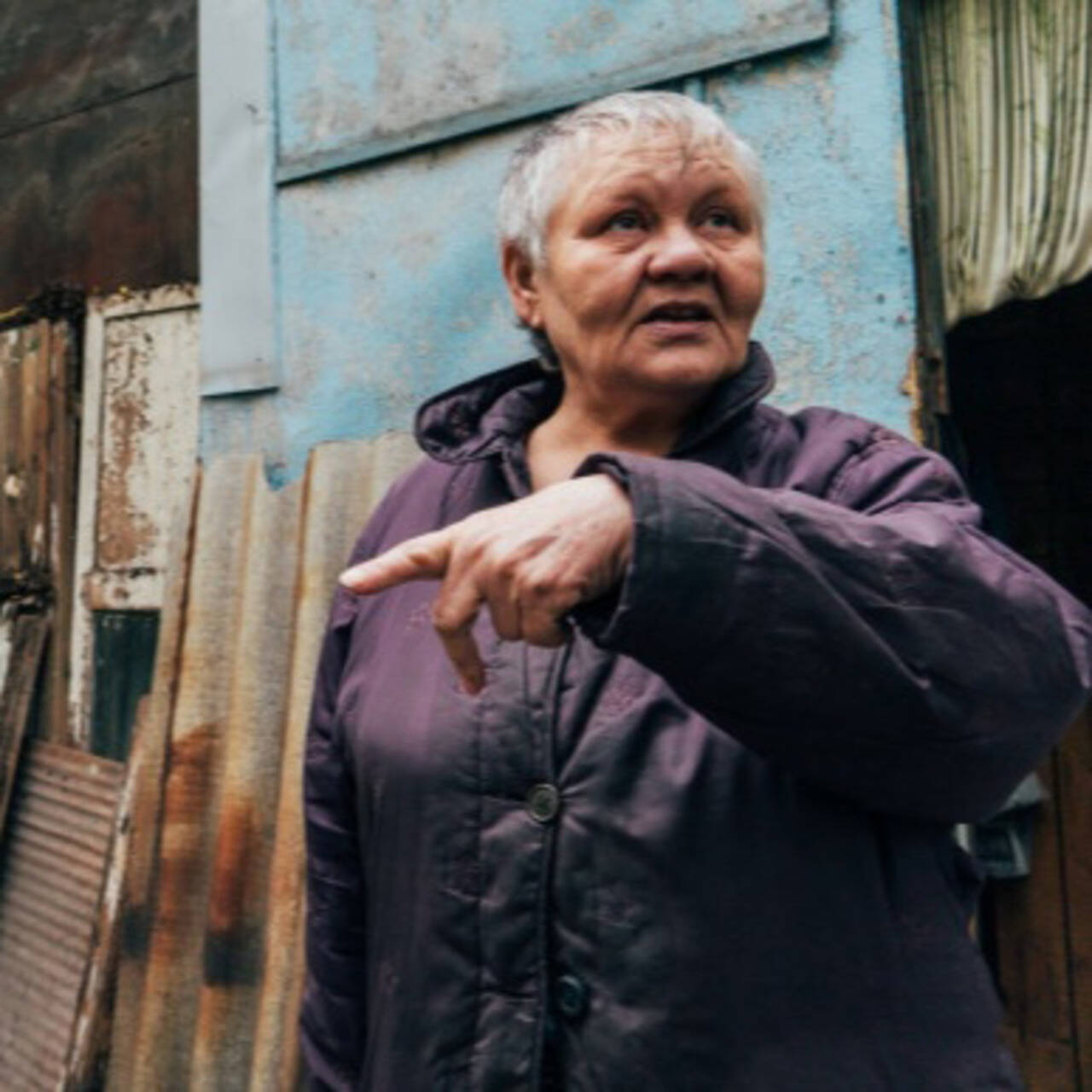 Женщина живет в бочке. Человек прожил в бочке 100 лет. Женщина живет в бочке. Женщина в бочке. Женщина жила в бочке.