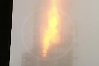 Мощный взрыв на газоперерабатывающем заводе в России попал на видео
