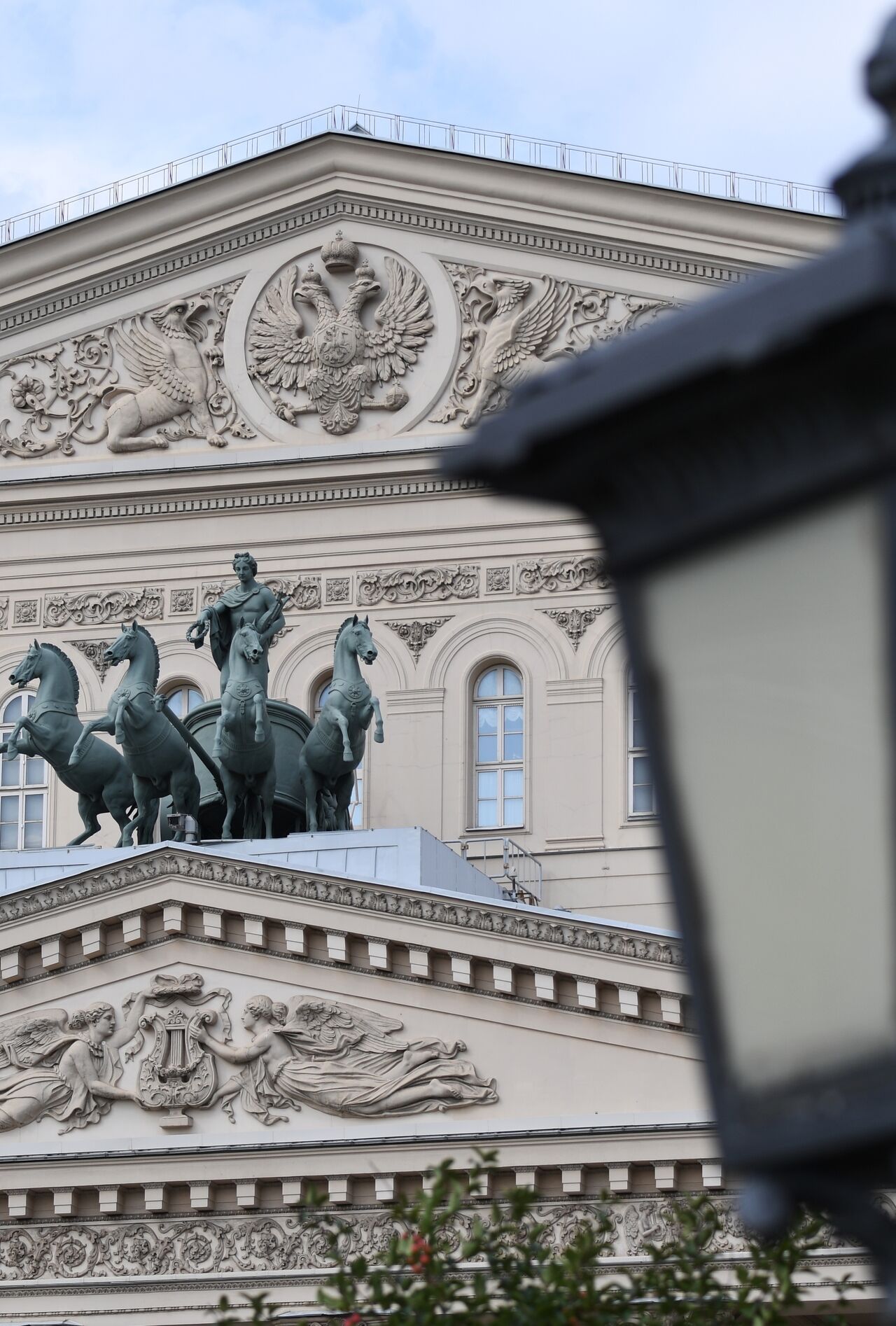 В Большом Театре Придавило Актера Фото