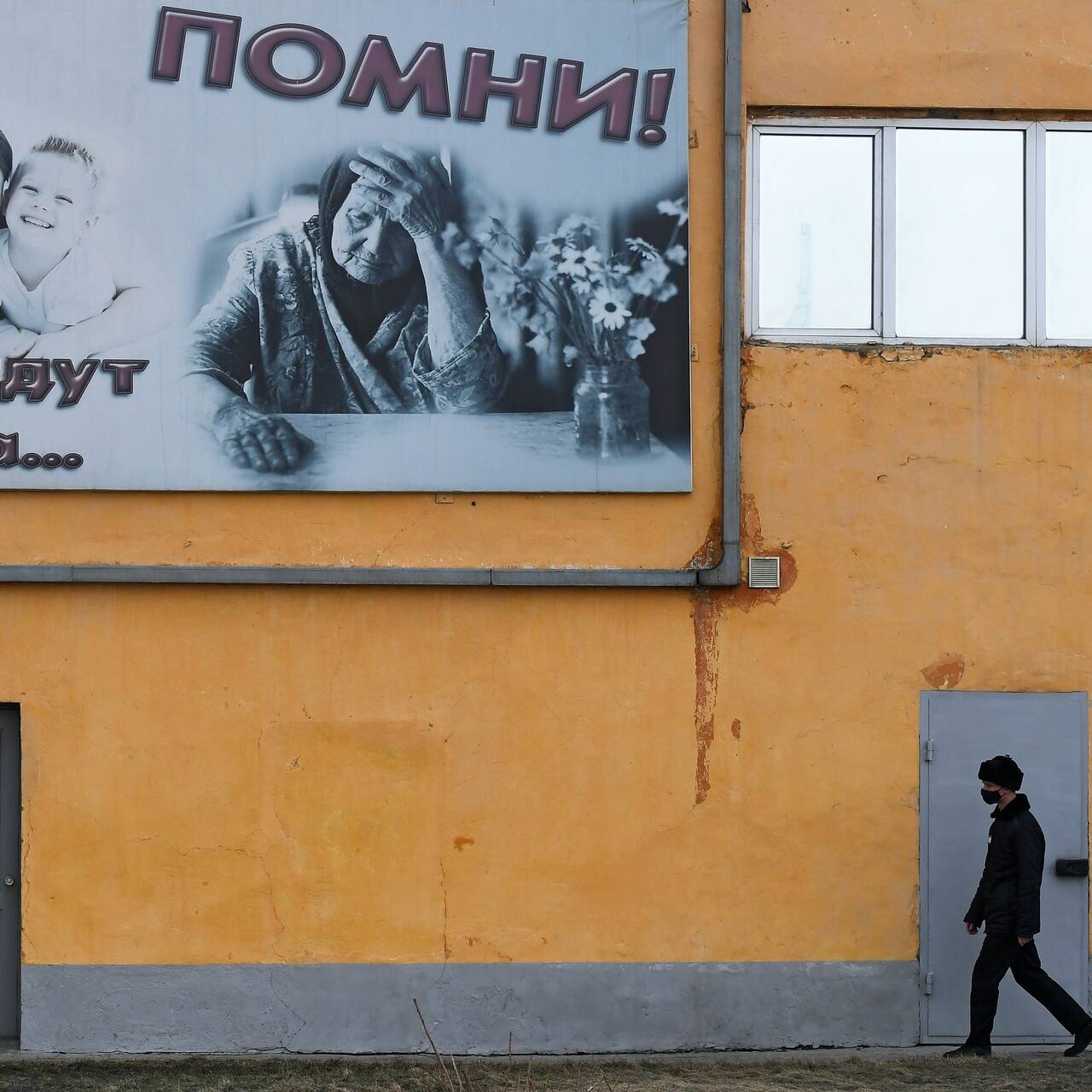 А дома ждали россияне когда остынут кирпичи