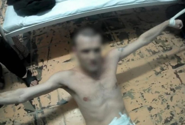Скриншот одного из видео с пытками из секретного архива