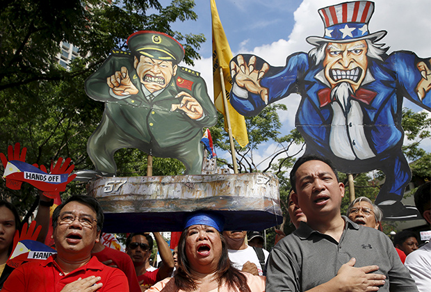 Акция протеста напротив китайского консульства на Филиппинах