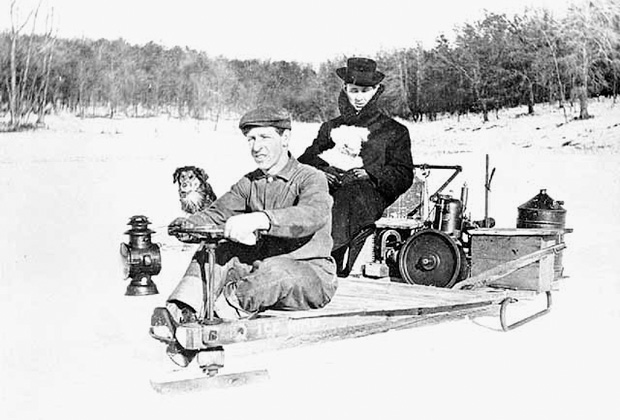 Снегоход на реке Миссисипи недалеко от Гастингса, Миннесота, 1910 год. Фото: Minnesota Historical Society Photograph Collection