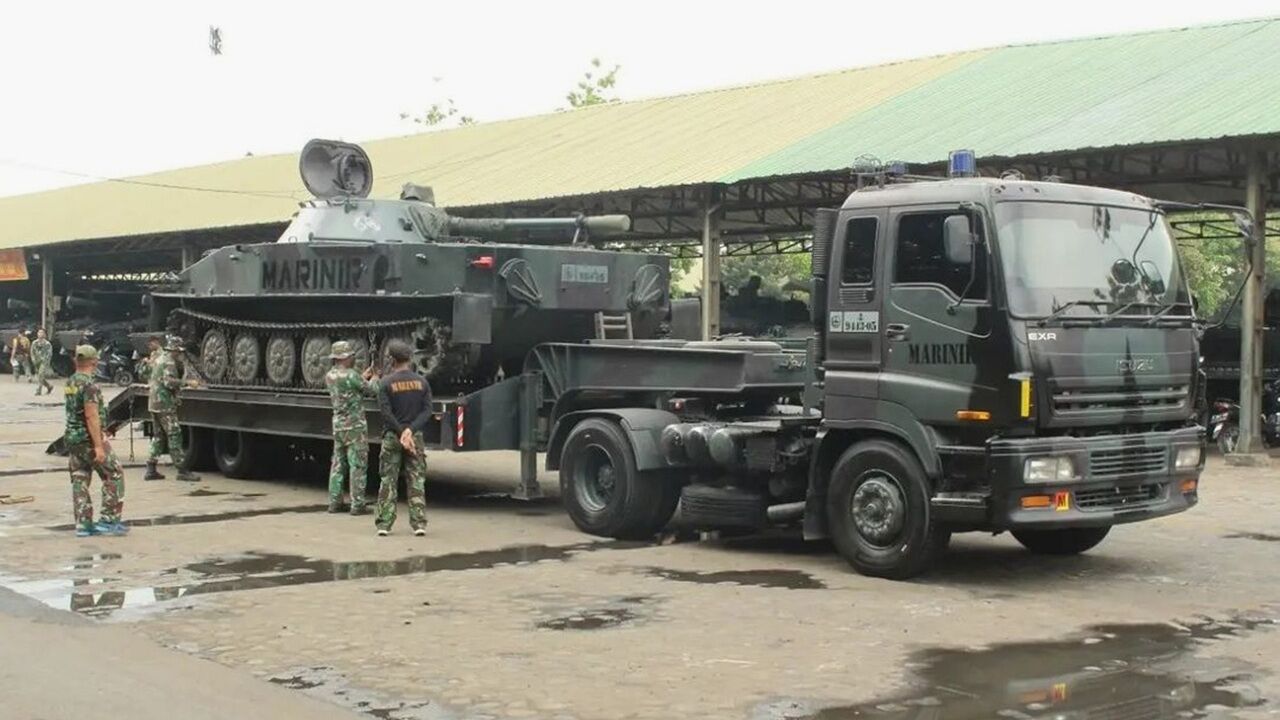 В Индонезии показали советские плавающие танки: Оружие: Наука и техника:  Lenta.ru