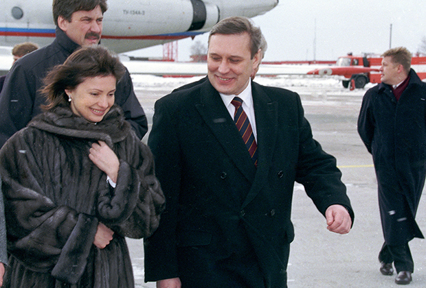 Первый вице-премьер правительства России, министр финансов Михаил Касьянов и Юлия Тимошенко в Киеве, 2000 год