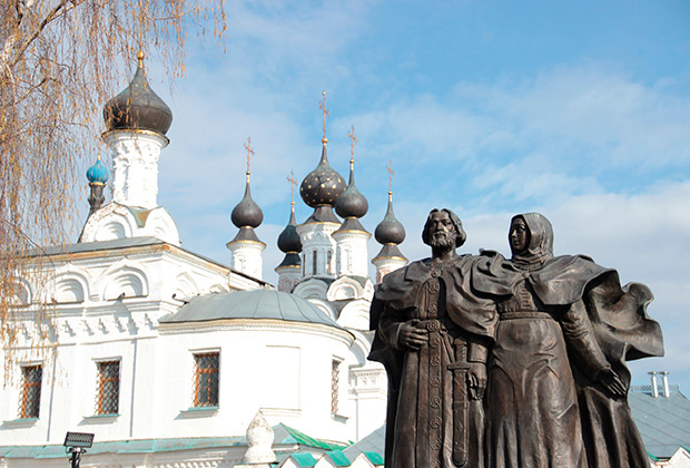 Муром. Памятник Петру и Февронии. Фото: Марии Рубцовой