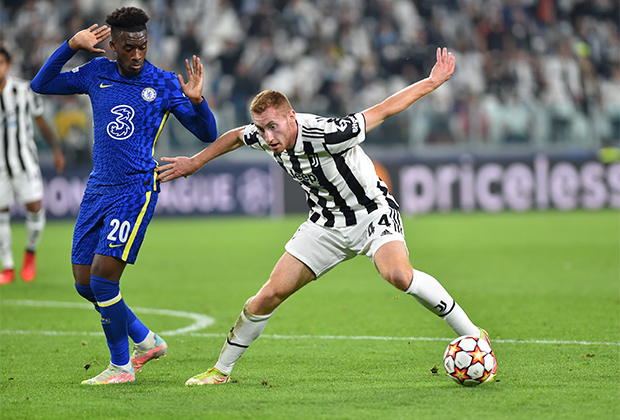 Soccer Football - Champions League - Group H - Juventus v Chelsea - Allianz Stadium, Turin, Italy - September 29, 2021 Chelsea's Callum Hudson-Odoi in action with Juventus' Dejan Kulusevski