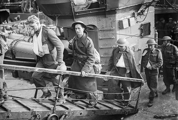 Британские солдаты, эвакуированные из Дюнкерка. 31 мая 1940 года.