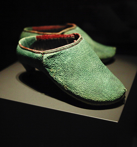 Персидские туфли на каблуке, XVII век