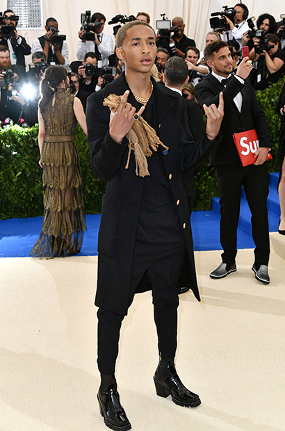 Актер Джейден Смит в обуви на высоком каблуке, 2017 год