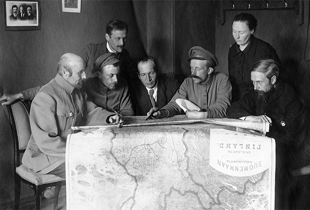 Центральный комитет Коммунистической партии Финляндии в изгнании в Москве. Эйно Рахья — третий справа