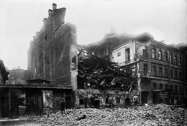 Разрушенное взрывом здание Московского комитета РКП(б) в Леонтьевском переулке. 25 сентября 1919 года