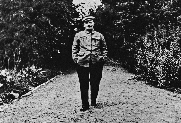 Ленин на прогулке в Горках, август-сентябрь 1922 года