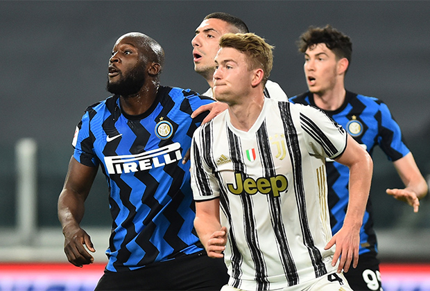 Soccer Football - Coppa Italia - Semi Final Second Leg - Juventus v Inter Milan - Allianz Stadium, Turin, Italy - February 9, 2021 Inter Milan's Romelu Lukaku and Alessandro Bastoni in action with Juventus' Matthijs de Ligt and Merih Demiral