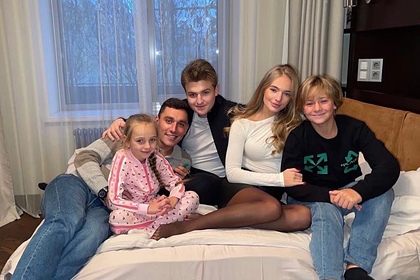 Дочь Пескова опубликовала редкие семейные фото с братом и сестрой