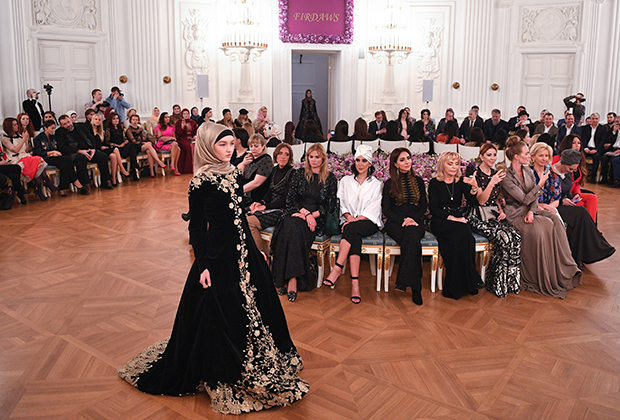 Показ модного дома Firdaws во время Mercedes-Benz Fashion Week Russia в Москве