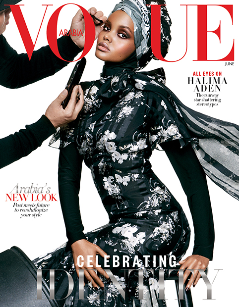 Халима Аден в хиджабе на обложке журнала Vogue в 2017 году