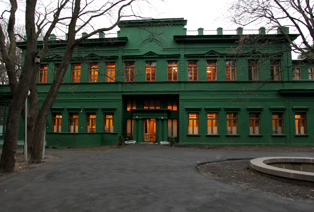 Здание ближней дачи Иосифа Сталина в Кунцево (Москва)