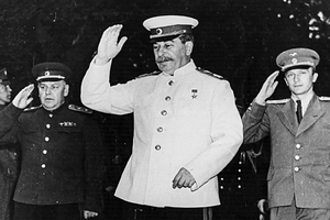 «Вождь не считал охрану за людей» Телохранители Сталина закрывали его от пуль. За что их сажали в лагеря и расстреливали?