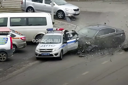 Массовое ДТП с машиной ДПС в российском городе попало на видео