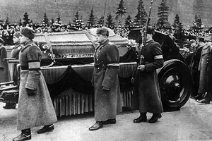 «Они боятся его даже мертвого» 60 лет назад тело Сталина тайно вынесли из Мавзолея и похоронили. Кому это было нужно?