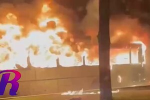 На Рублевском шоссе полностью сгорел автобус В МЧС сообщили, что в сгоревшем на Рублевском шоссе автобусе обнаружили тело человека