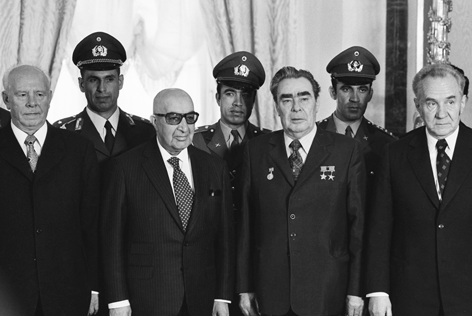 Премьер-министр Афганистана Мухаммед Дауд с генсеком ЦК КПСС Леонидом Брежневым