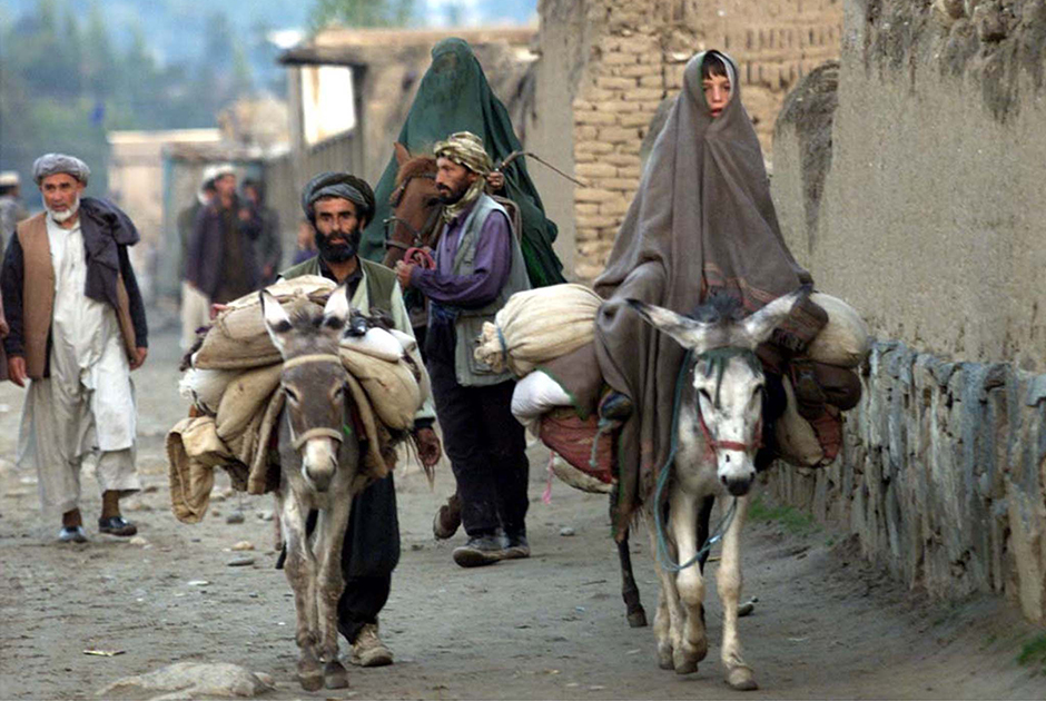 Беженцы во время столкновений с «Талибаном» в начале 2000-х годов