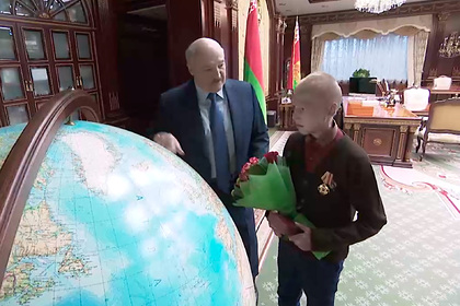 Опубликовано видео из кабинета Лукашенко