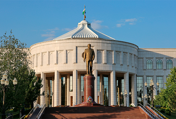 Оксарой — бывшая главная государственная рабочая резиденция первого президента Республики Узбекистан 
