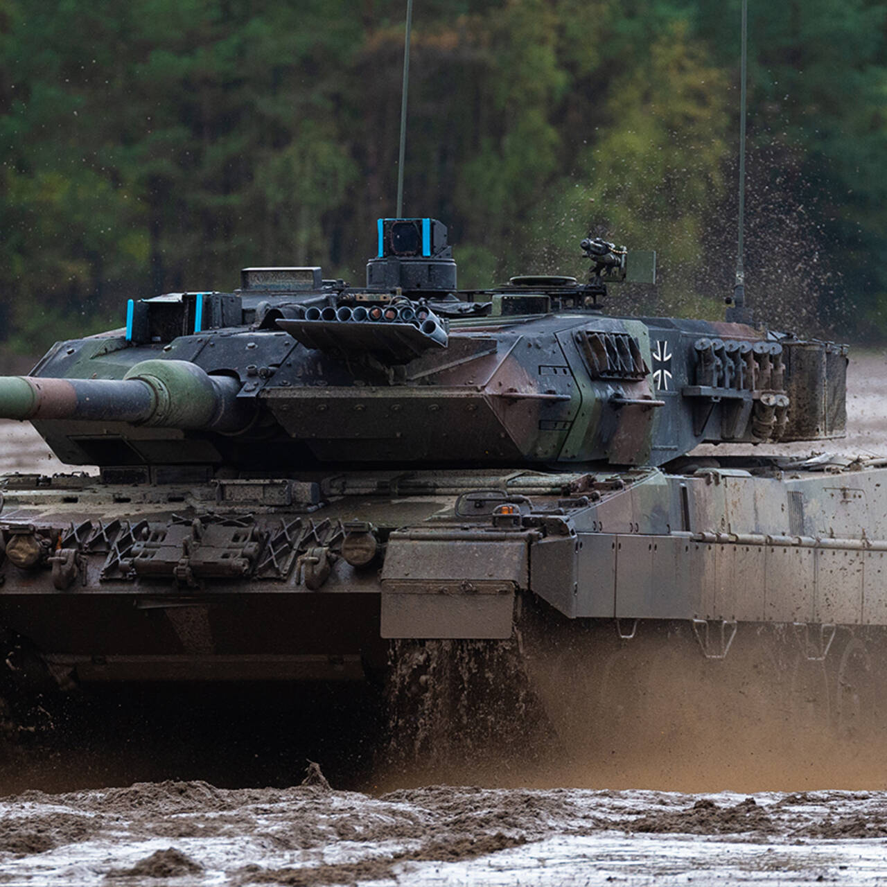  Leopard 2            Lentaru