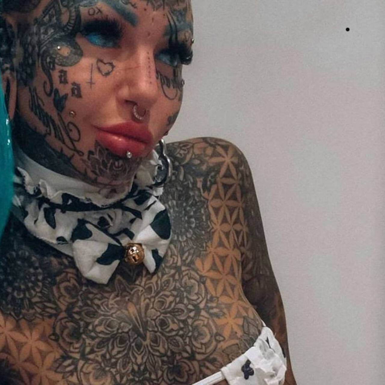 Вин Лос – модель с татуировками на лице