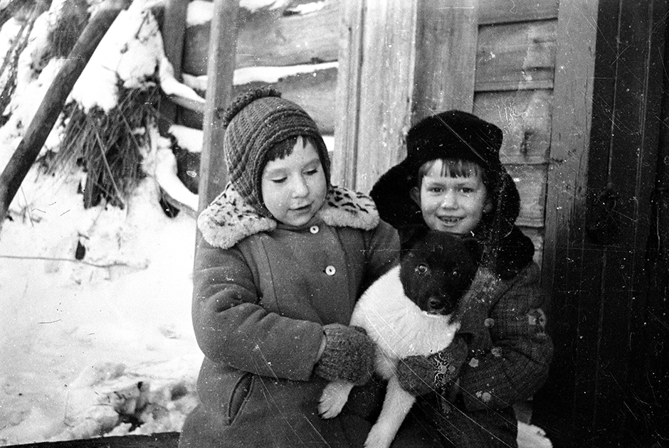 Дети, жители деревни Лихотинка, начало 1980-х 