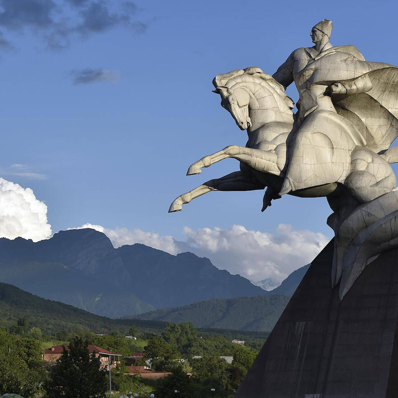 Памятник Иссе Плиеву Северной Осетии