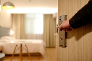 Российским отелям позволили не согласовывать цены с Booking 
