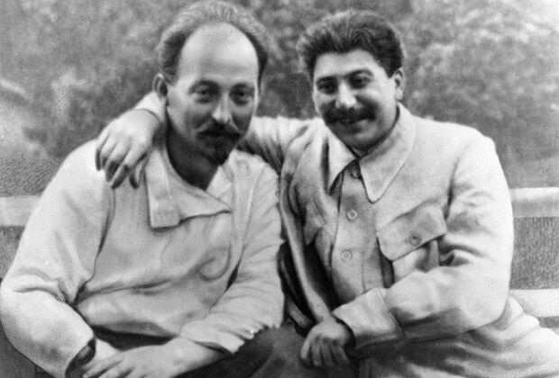 Иосиф Сталин (справа) и Феликс Дзержинский на отдыхе