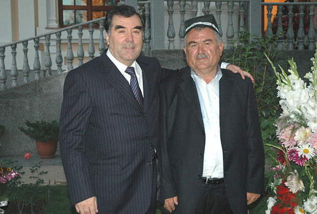 Эмомали Рахмон с братом Нуриддином, 2005 год