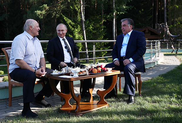 Президент Белоруссии Александр Лукашенко, президент России Владимир Путин и президент Таджикистана Эмомали Рахмон на встрече в Минске, 2019 год