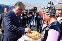 «Наш спаситель» Как семья президента Таджикистана десятилетиями купается в роскоши, пока народ прозябает в нищете?