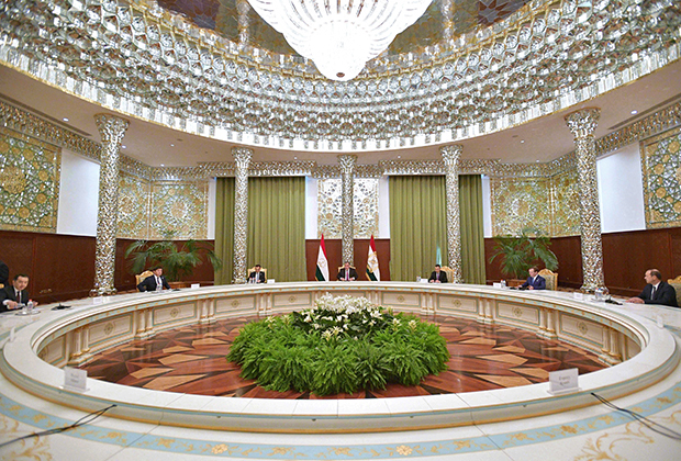 Рабочий визит премьер-министра России Дмитрия Медведева в Таджикистан, Зеркальный зал Дворца Нации, 2018 год